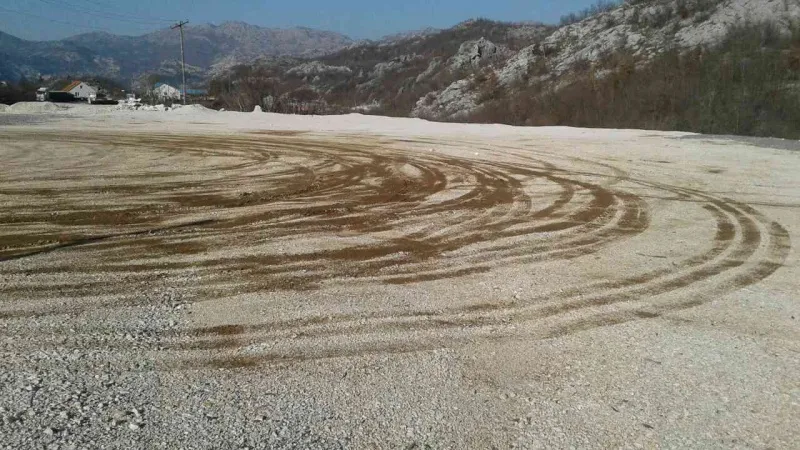 Prodajem plac 8000m2