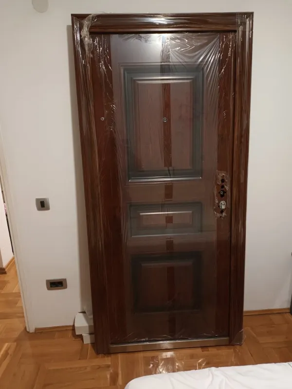 Ulazna PVC vrata u smedjoj boji