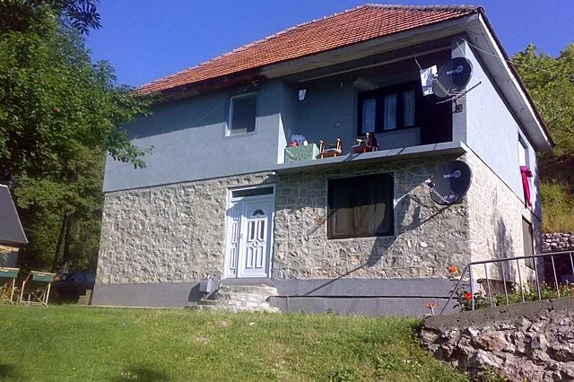 Prodajem kucu-Kolasin