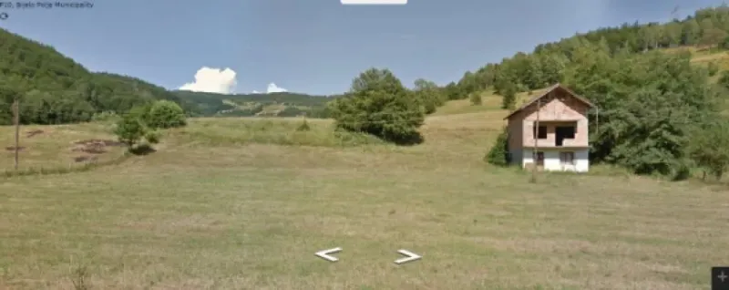Imanje sa nedovršenom kućom
