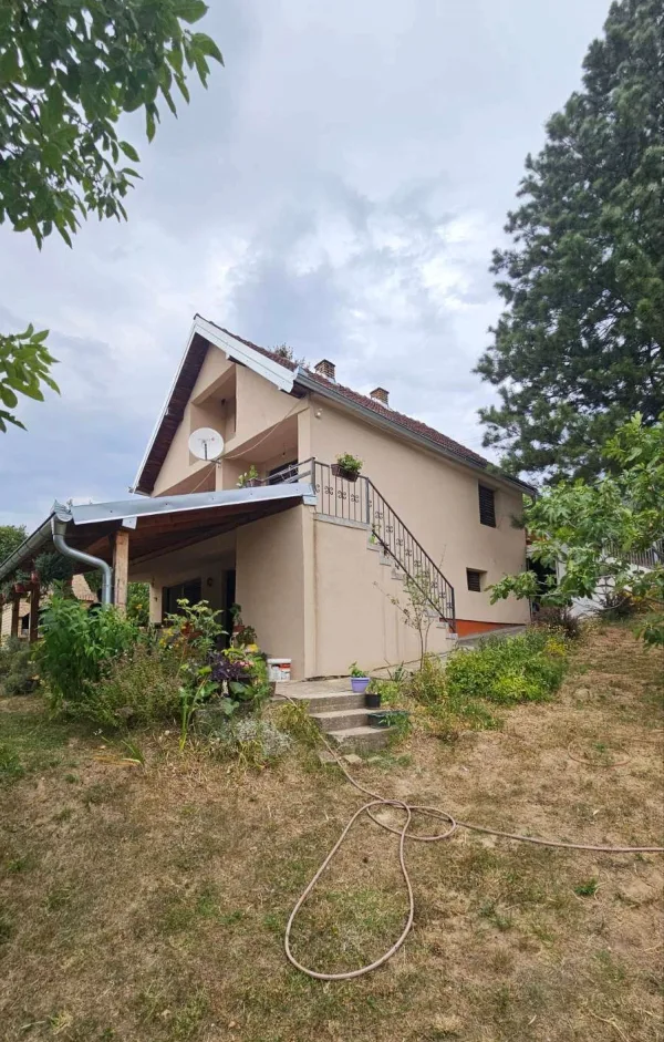 Na prodaju vikend kuca na Banstolu-Sremksi Karlovci