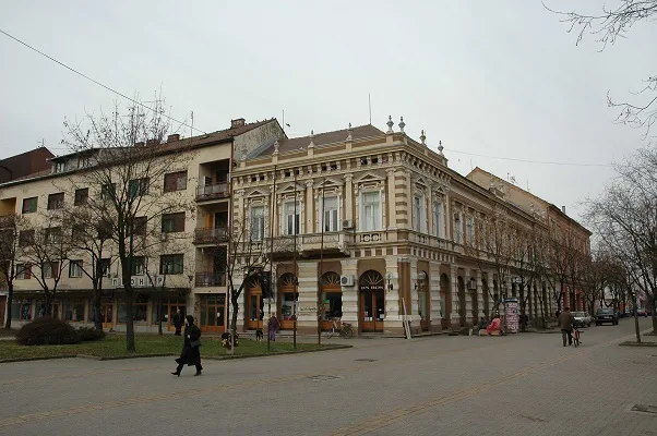 Izdajem ili prodajem stan u strogom centru Kikinde