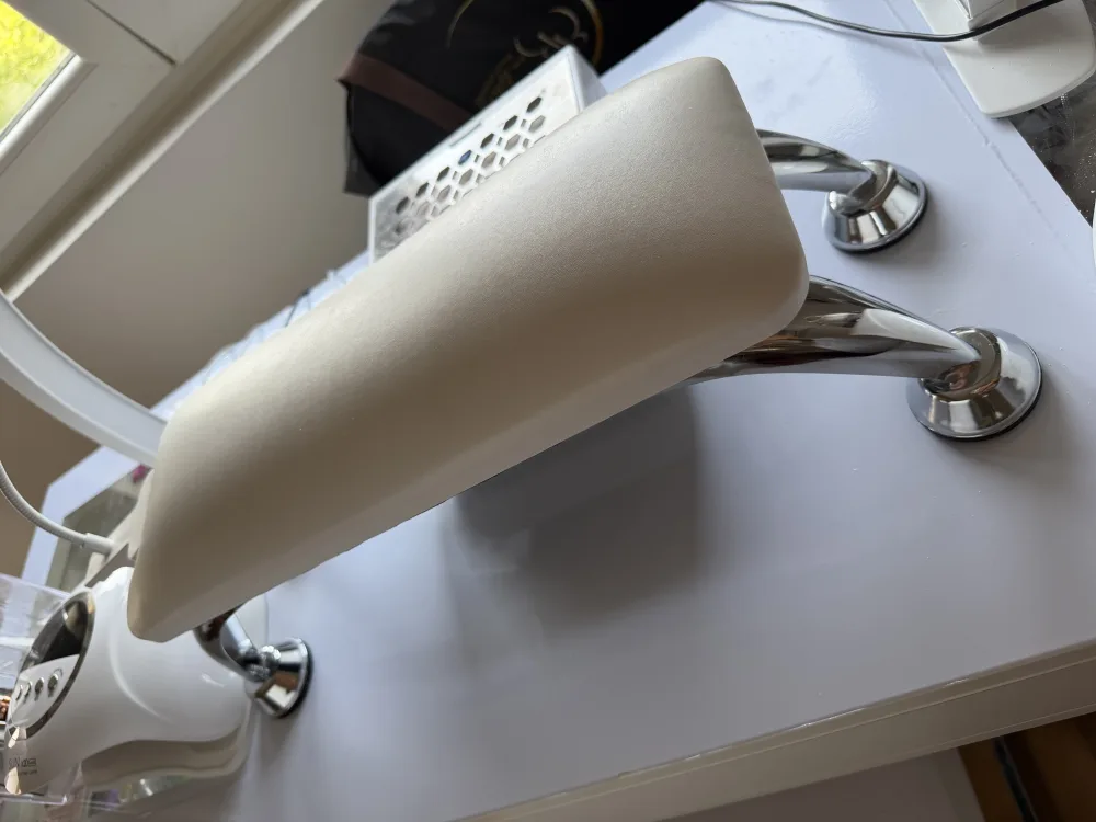 Prodajem polovnu opremu za kozmeticki salon