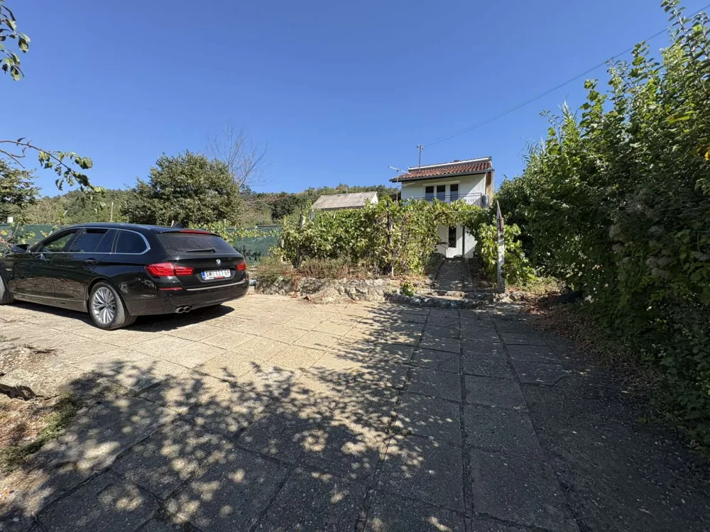 Vikend kuća 55m2,uknjižena,na 10ari placa