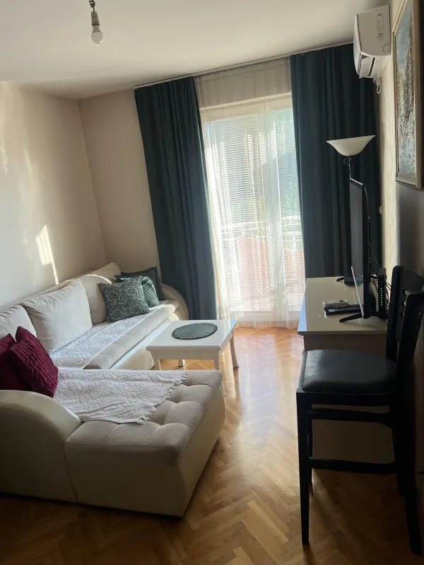 Za izdavanje jednosoban stan, Ljubovic, povrsine 43m2.