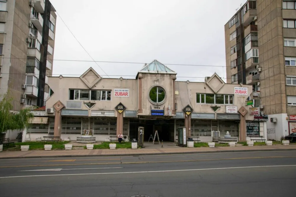 Izdajem lokal na Banovom Brdu-Beograd