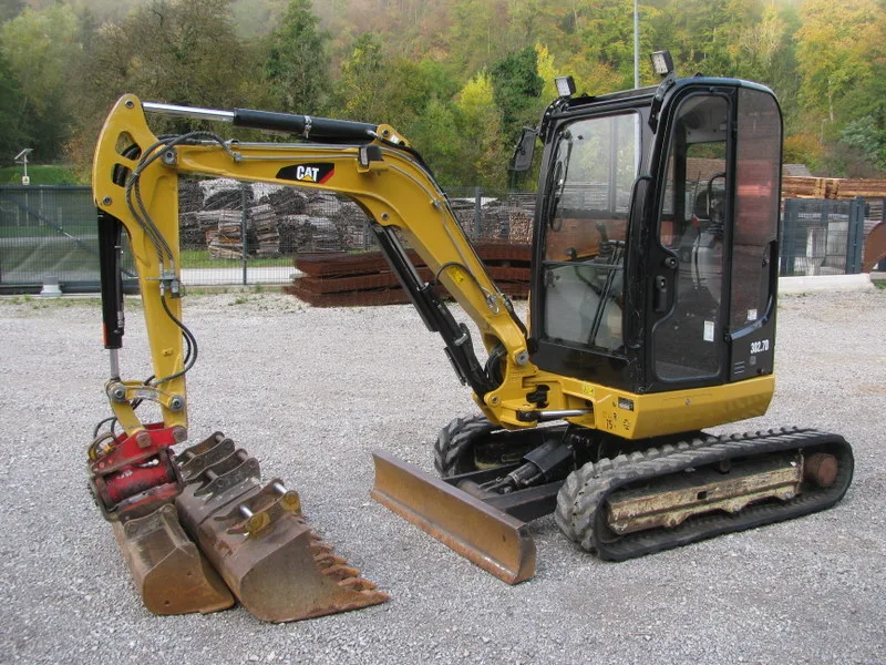 Mini bager Caterpillar 302D.7 POWERTILLT 4 kašike