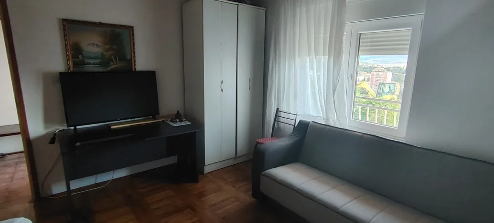Izdaje se namješten stan površine 45 m2 u Podgorici