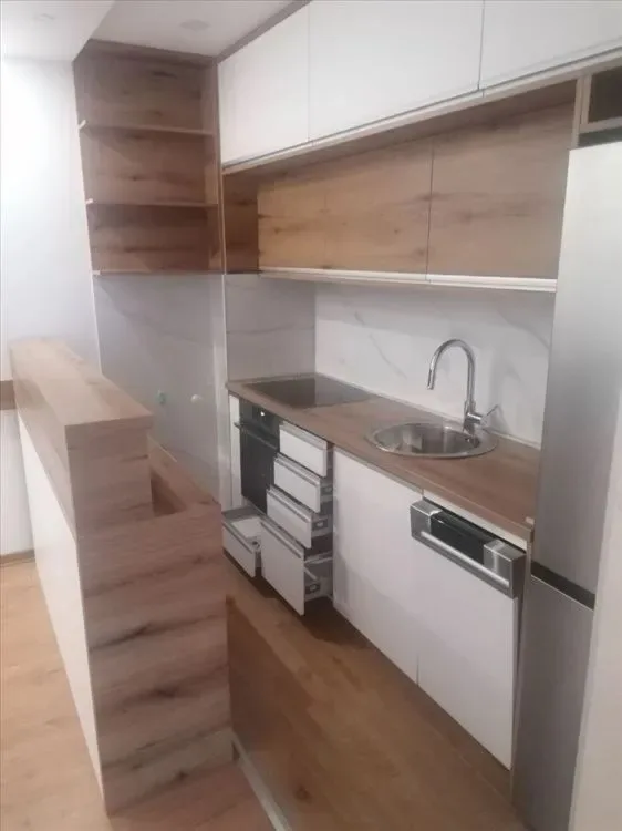 Prodajem dvoiposoban polunamešten stan-Beograd