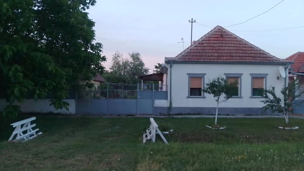 Prodajem seosko imanje u Banatskoj Dubici