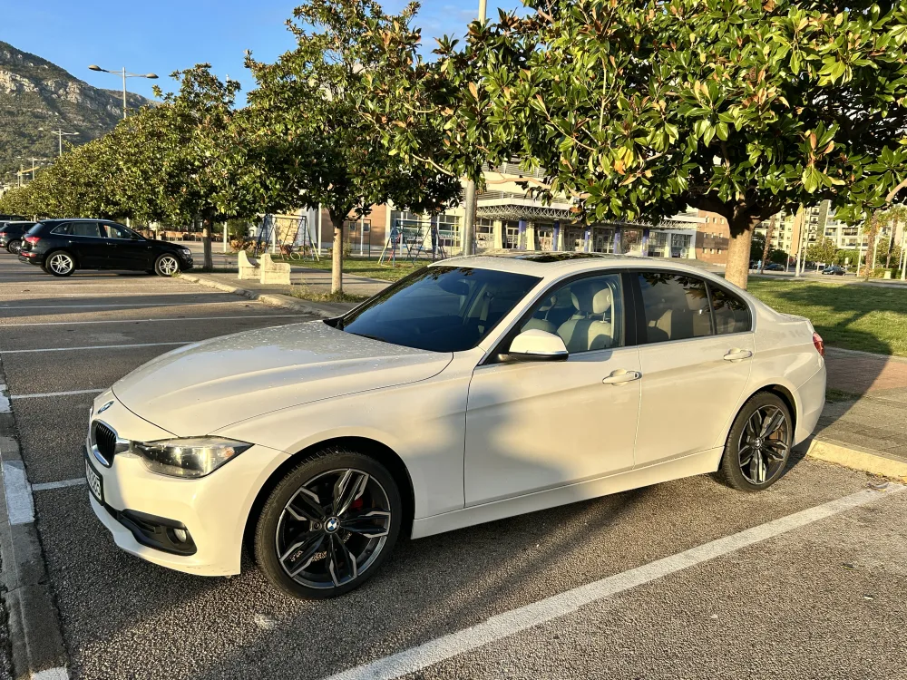 BMW 3  2016 - 318d LCI (Restajling) – Sport Paket / Automatik