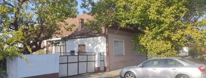Na prodaju kuca 320m2 u selu Torak