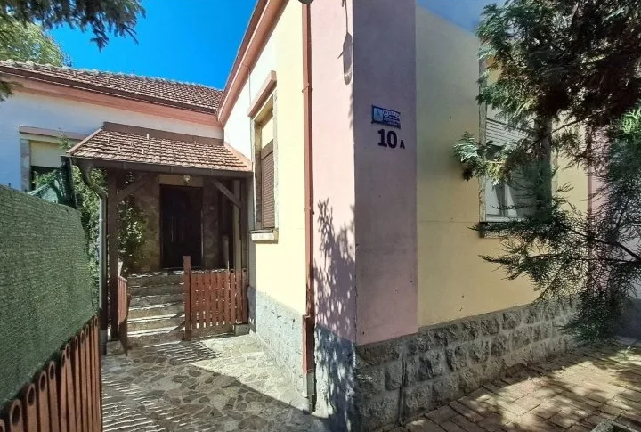 Prodajem dve stambene jedinice u centru Zaječara