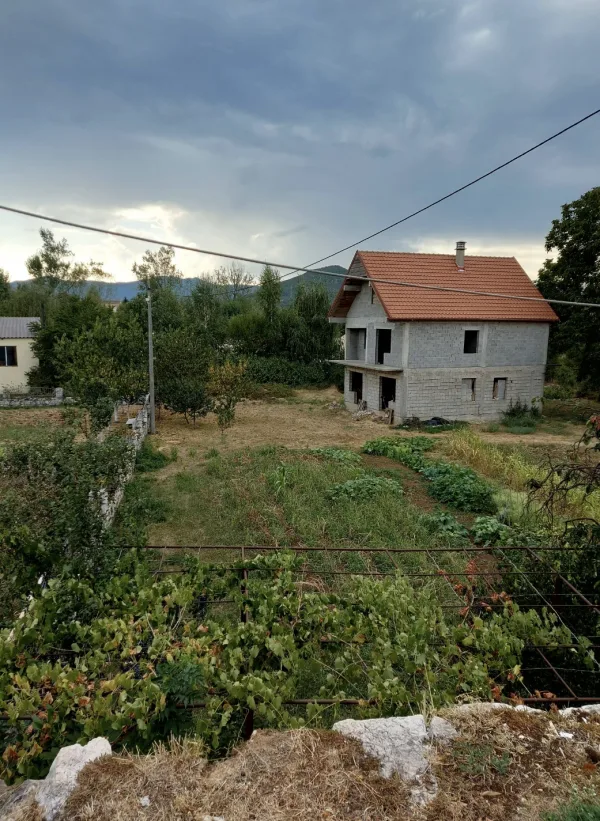 Kuća 200m² Nikšić